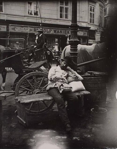 Schlafender Wasserer in Wien I. Hoher Markt/Ecke Tuchlauben