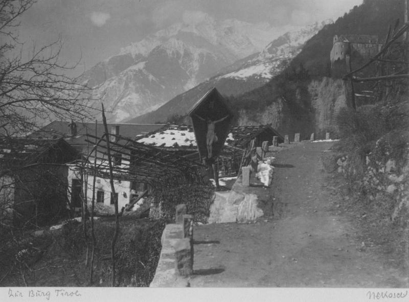 zur Burg Tirol