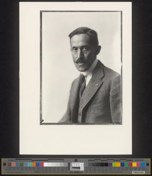 Porträt Dr. Emil Mayer