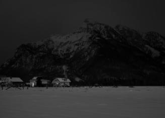 Dorf und Berg